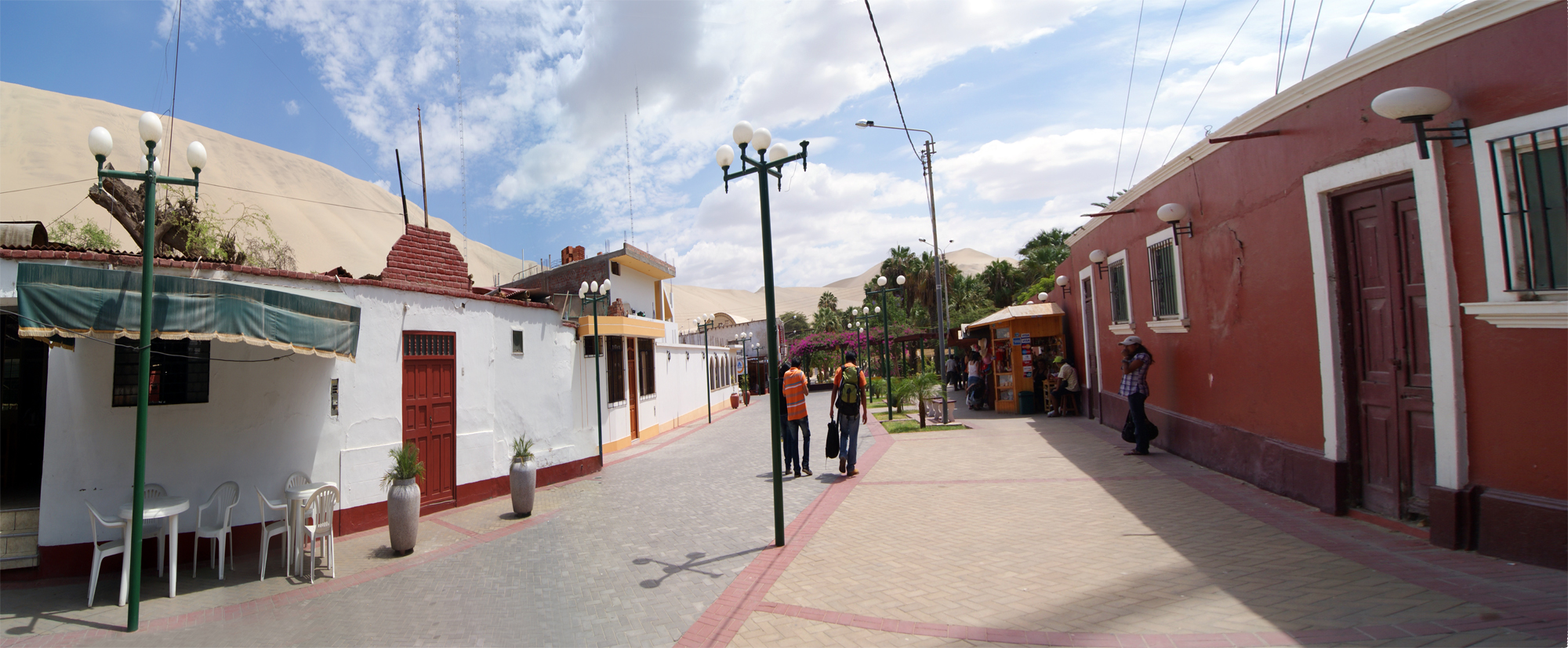 Calle de Huacachina