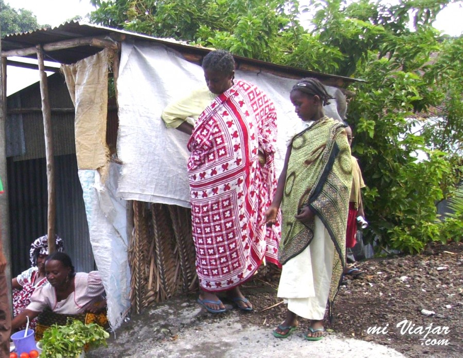 Prendas típicas de Comoras: el lesso y la kofia
