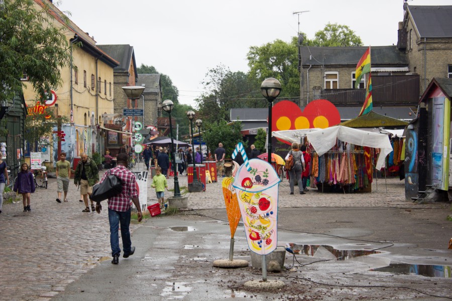 Touristical_commerce_within_the_Freetown_Christiania 