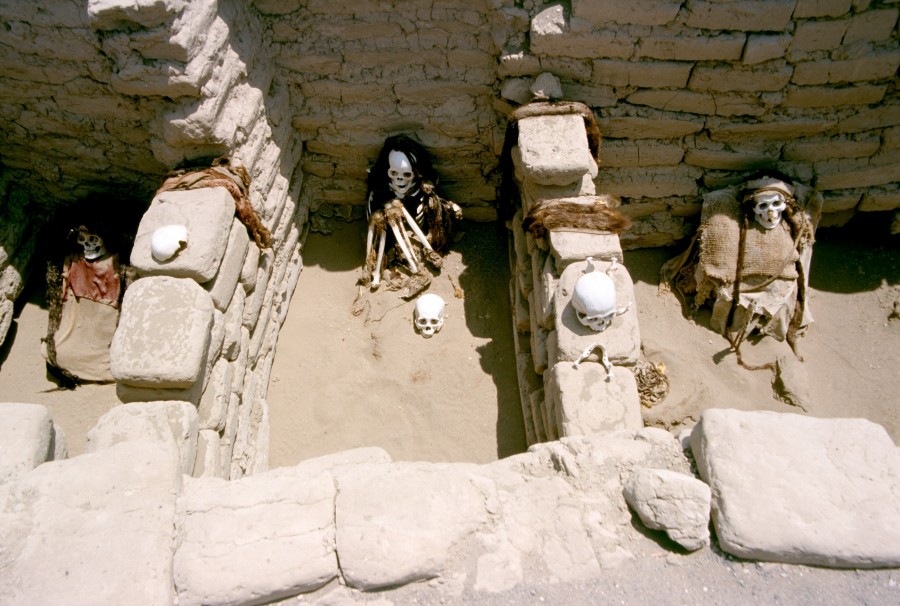 Momias y restos arqueológicos en el cementerio de Chauchilla