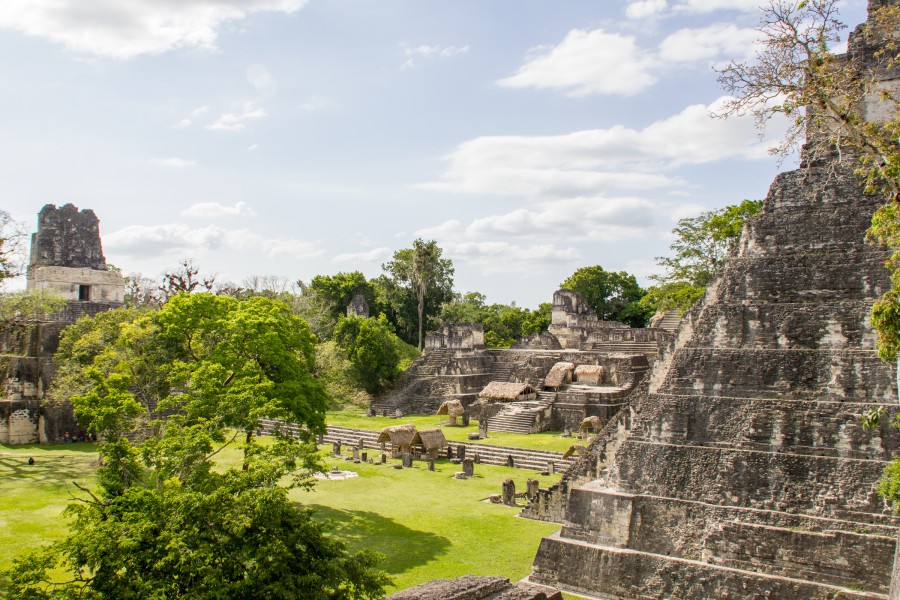 Gran plaza de Tikal