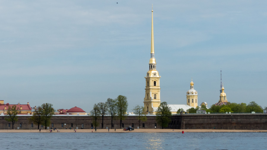 San Petersburgo en dos días: Por el río Nevá