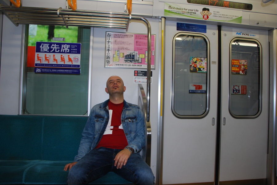 Un intenso día en el Metro de Tokio