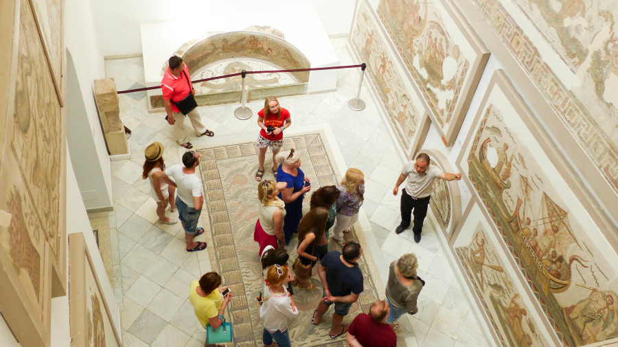 Viajar a Túnez es seguro: Turistas en el Museo Nacional del Bardo