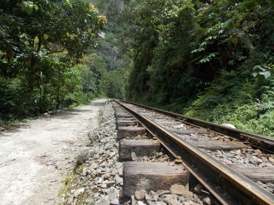 Cómo llegar a Machu Picchu: a pie por las vías de tren