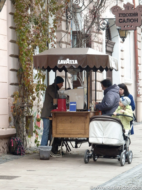 Cafetería ambulante en la calle Kobylyans´koi
