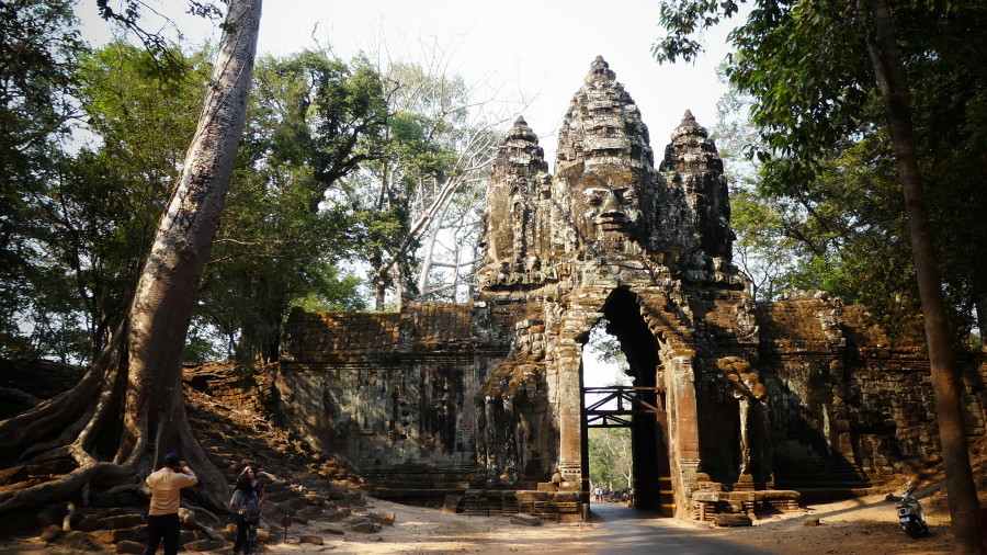 Historia de Angkor: Puerta norte de la muralla de Angkor Thom