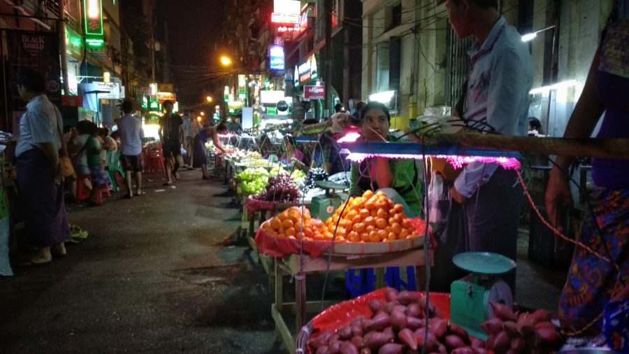 Chinatown de Yangón de noche