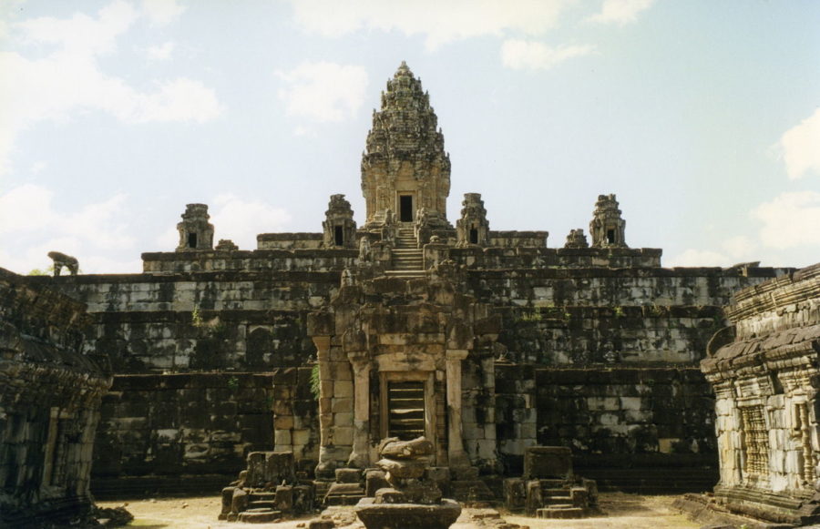 Templo de Bakong, del grupo Roluos