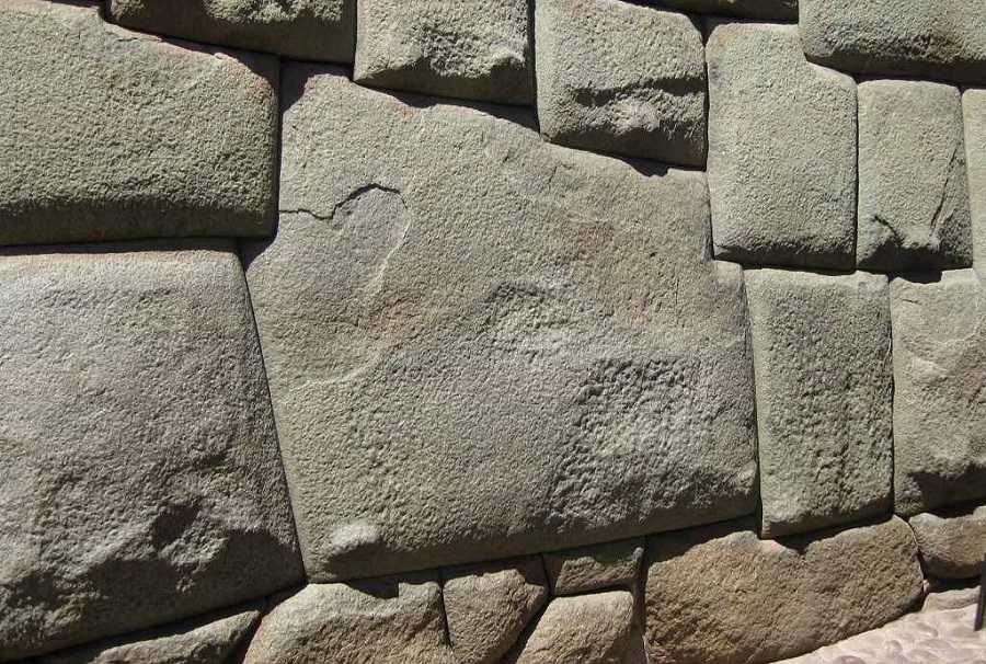 Cosas gratis que hacer en Cuzco: Fotografía en la Famosa piedra de los 12 ángulos