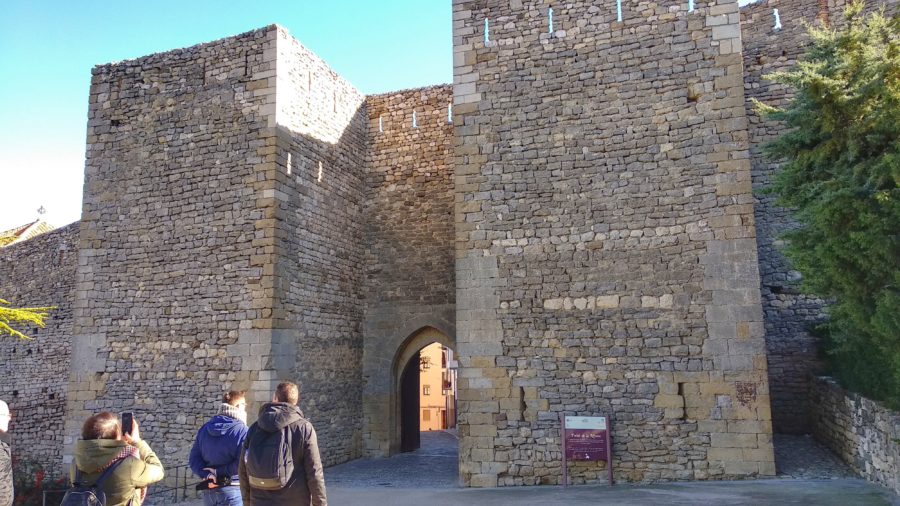 Puerta de la Nevera en las murallas de Morella