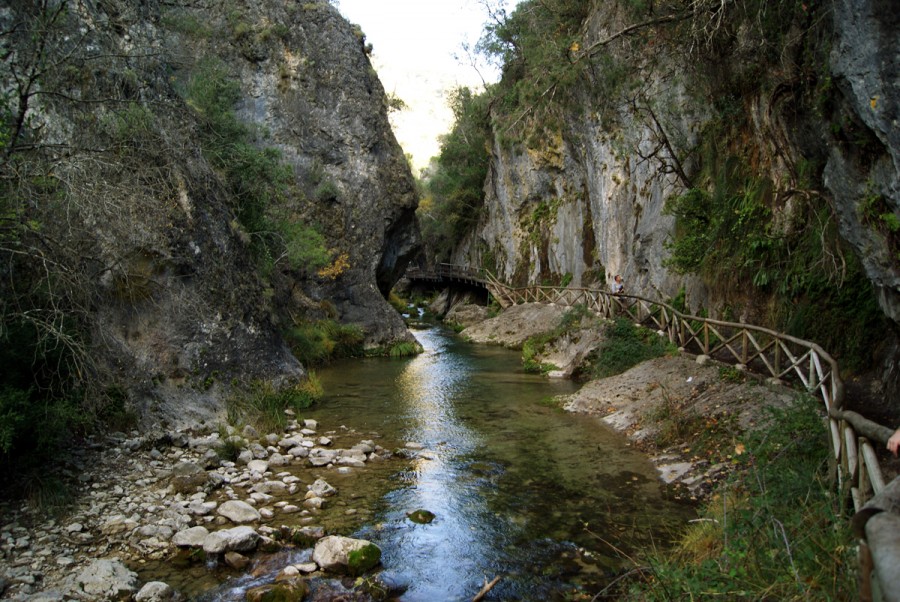 Sendero de la Cerrada de Elías por el valle del río Borosa