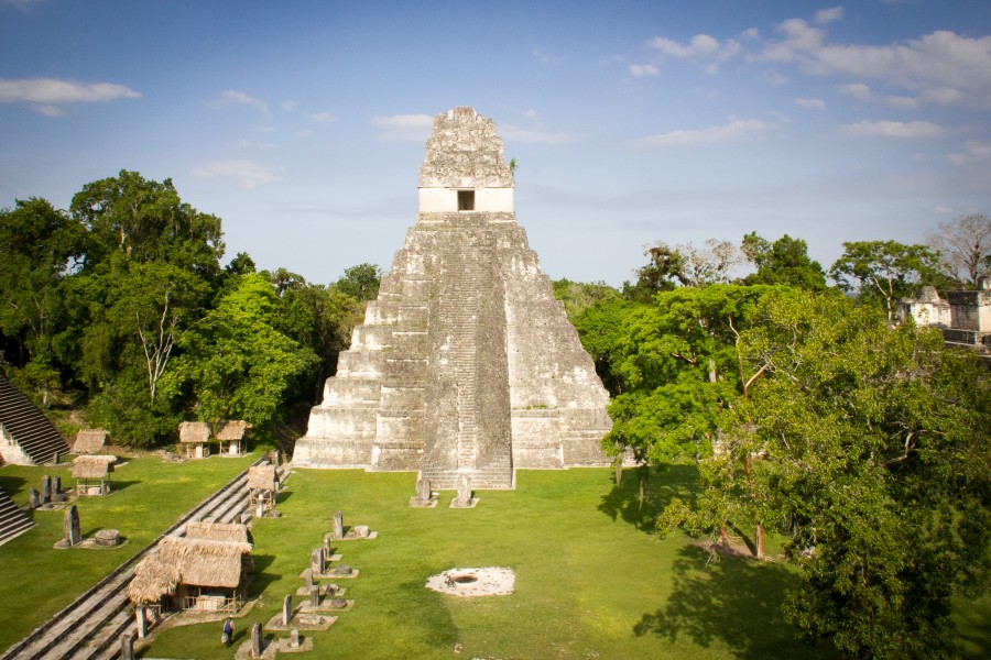 La Gran Plaza de Tikal desde el templo II