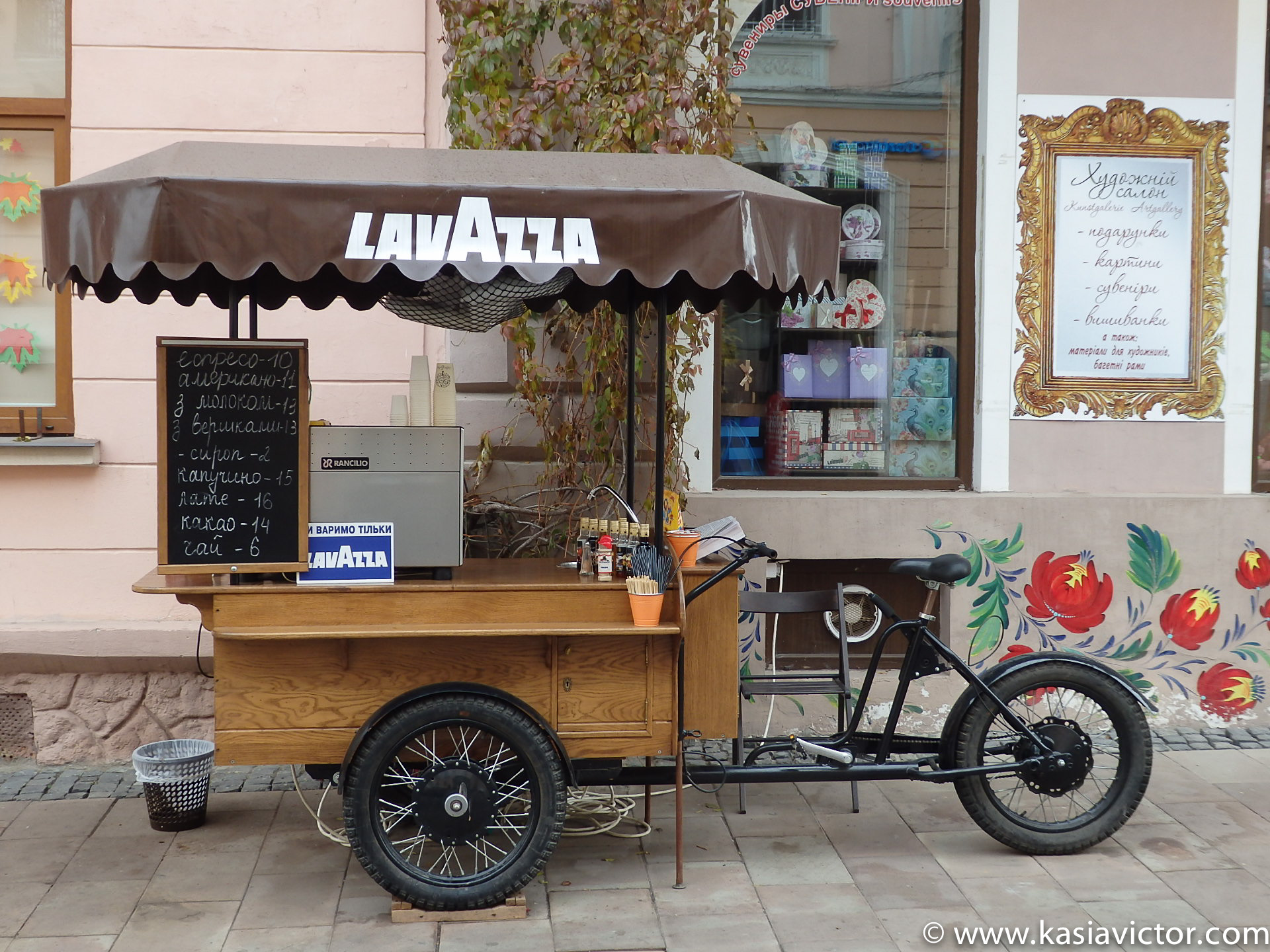 Cafetería ambulante en la calle Kobylyans´koi - Mis viajes por ahí