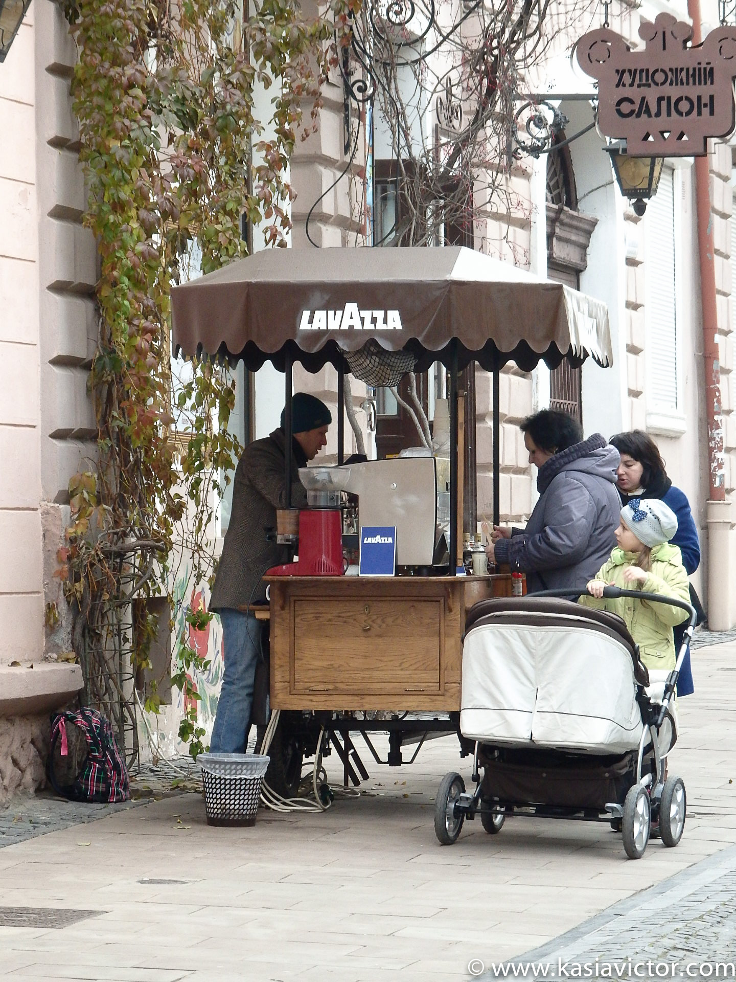 Cafetería ambulante en la calle Kobylyans´koi - Mis viajes por ahí